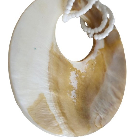 Mother Of Pearl Seashell Disc Pendant - Picture 3 of 3